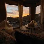 The Magic View Of Lofoten - Nature & Sea Chalet *
